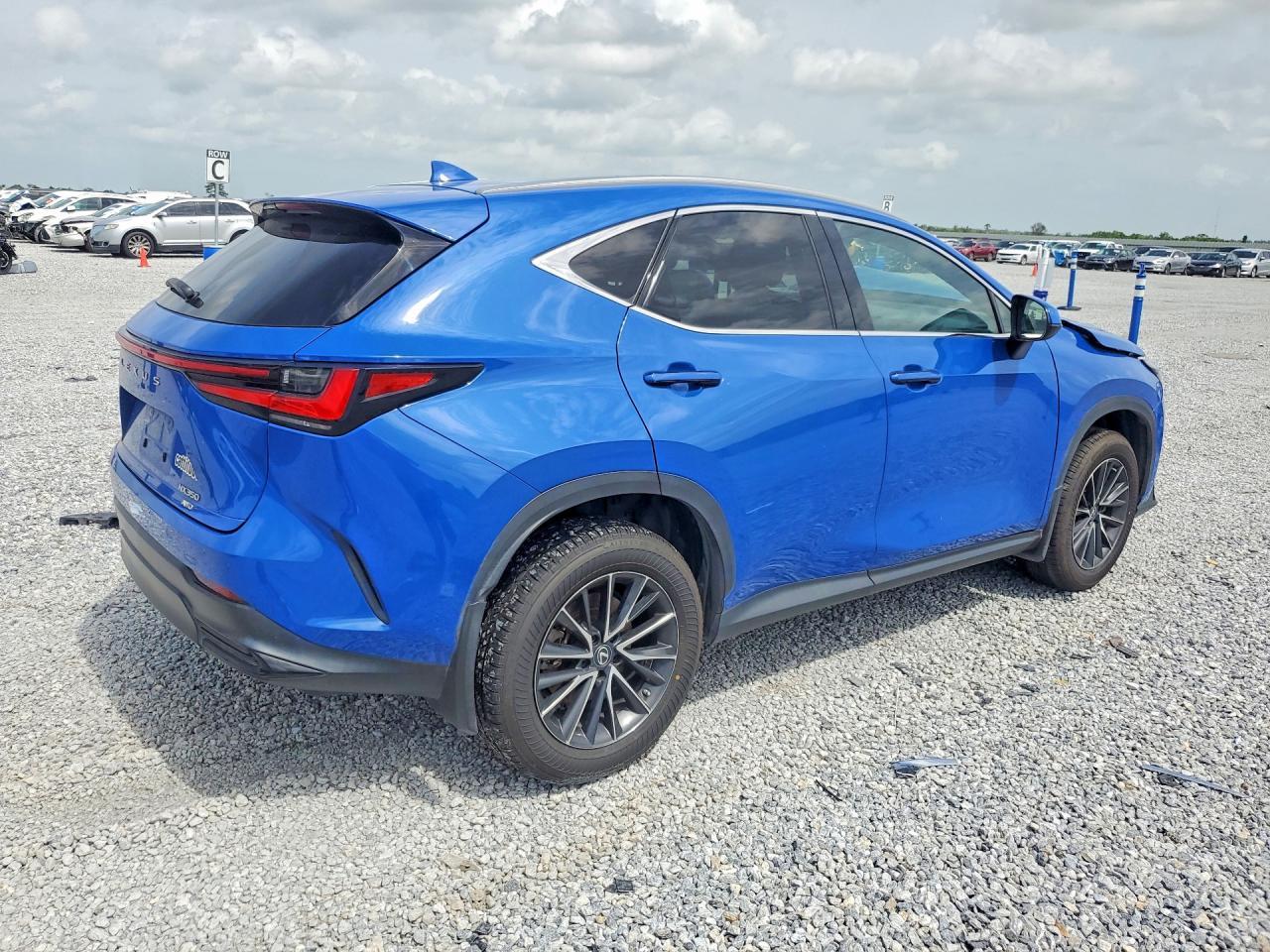 2022 Lexus Nx 350 - Image 3