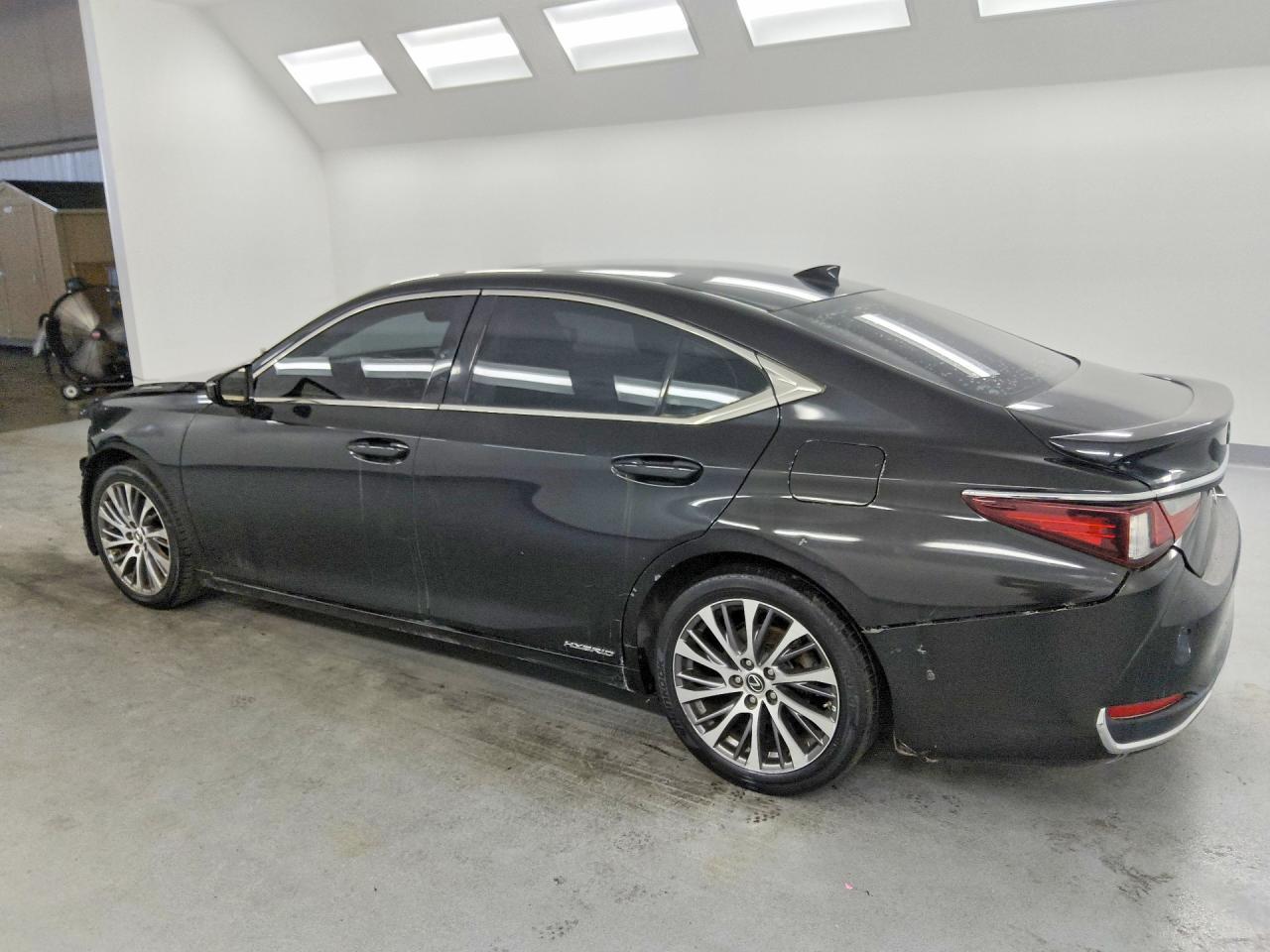 2021 Lexus Es 300H - Фото 2