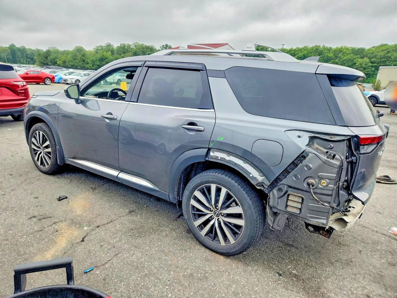 2022 Nissan Pathfinder Platinum - Фото 2