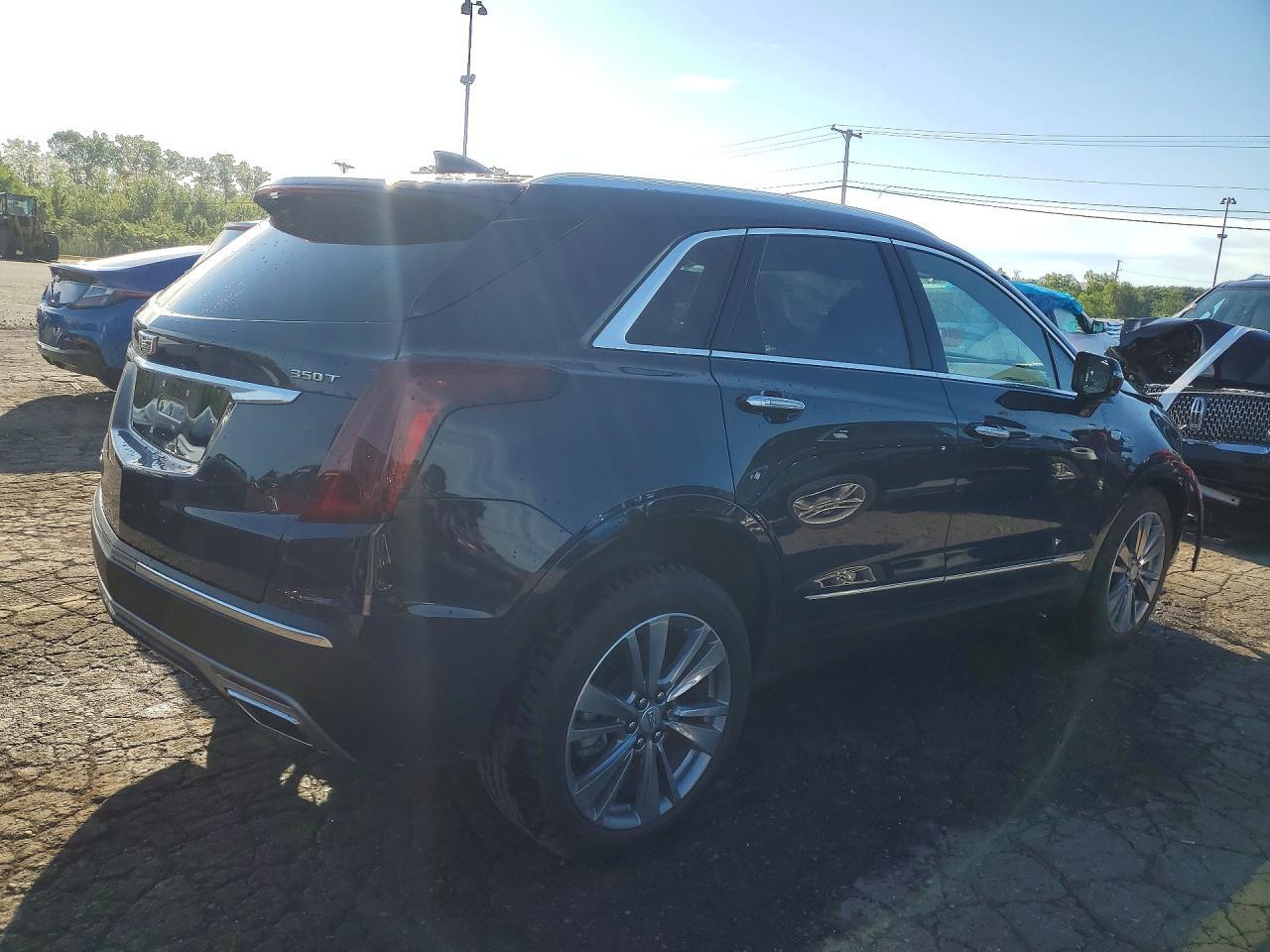 2024 Cadillac Xt5 Premium Luxury - Image 3