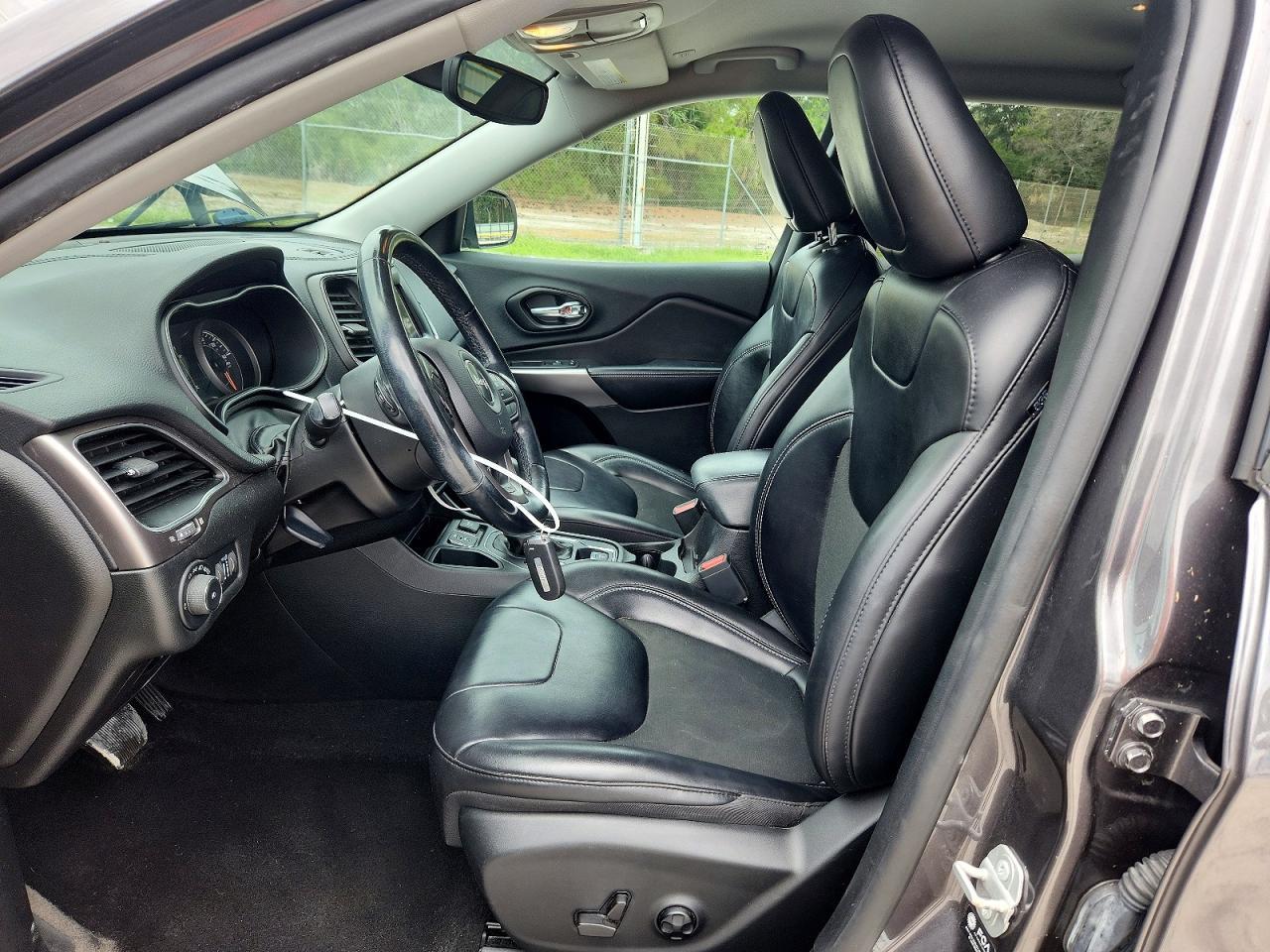 2021 Jeep Cherokee Latitude Plus - Image 7