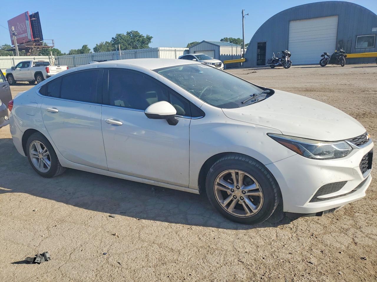 2017 Chevrolet Cruze Lt - Image 4