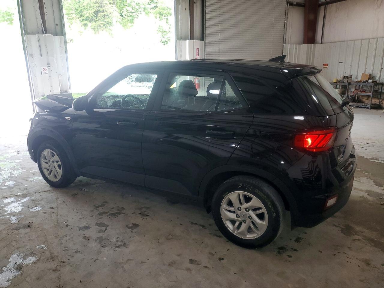 2022 Hyundai Venue Se - Image 2