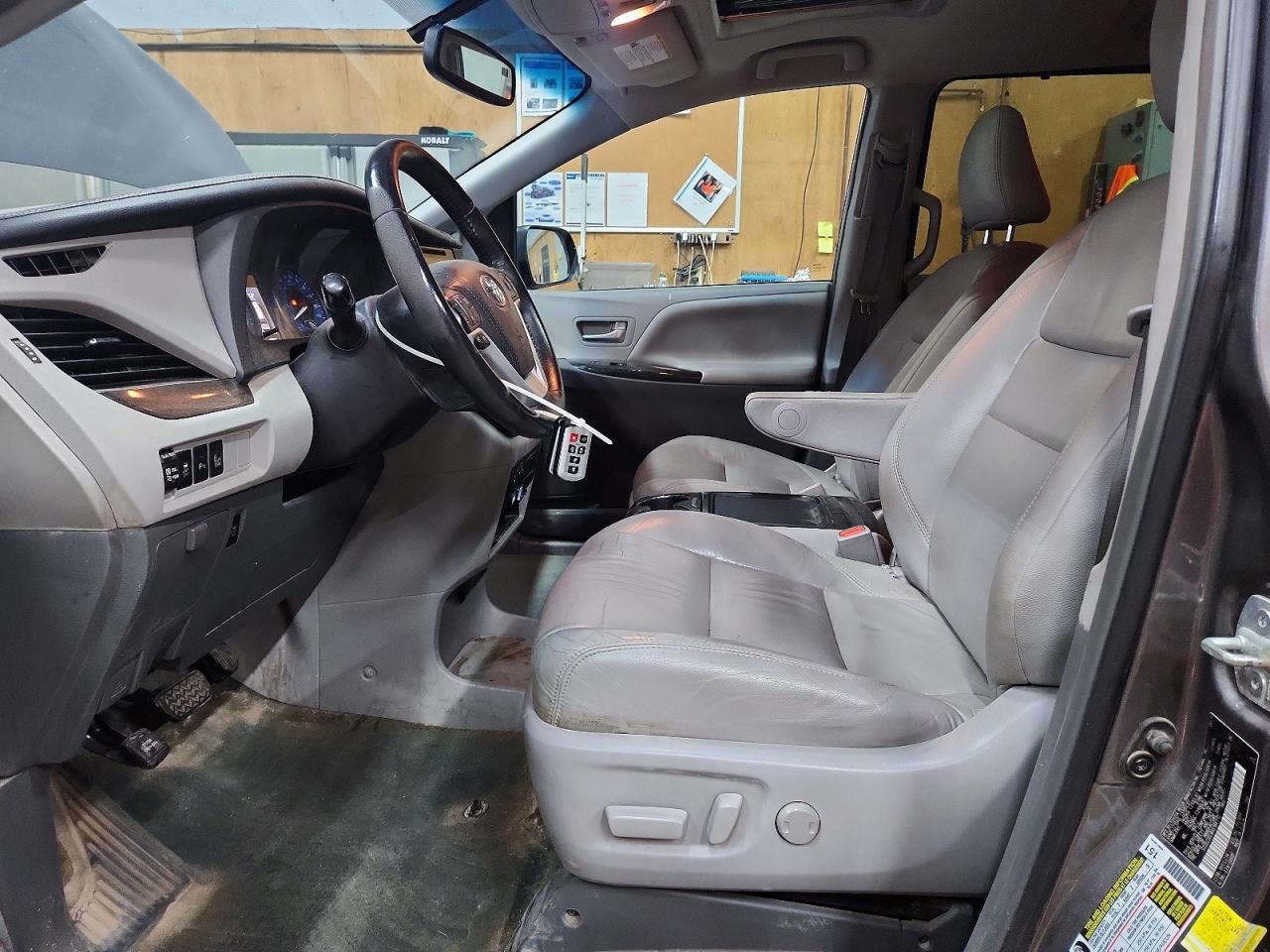 2017 Toyota Sienna Xle 7-Passenger - Фото 7