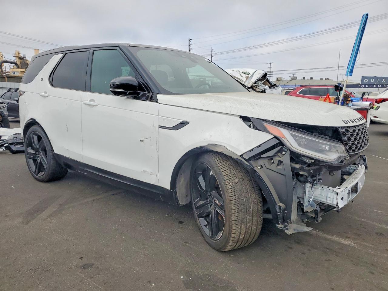 2023 Land Rover Discovery Hse R-Dynamic - Image 4