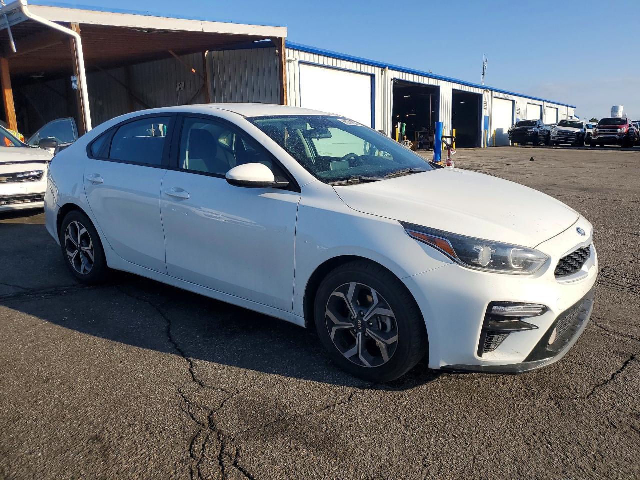 2021 Kia Forte Lxs - Image 4