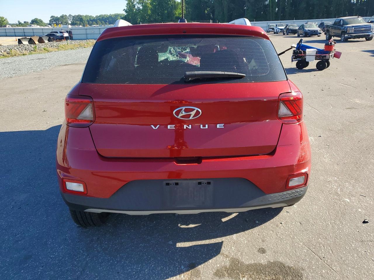 2023 Hyundai Venue Sel - Image 6
