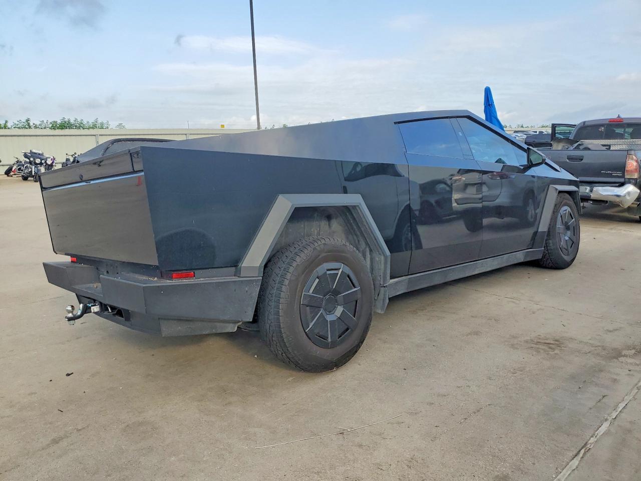 2024 Tesla Cybertruck - Фото 3