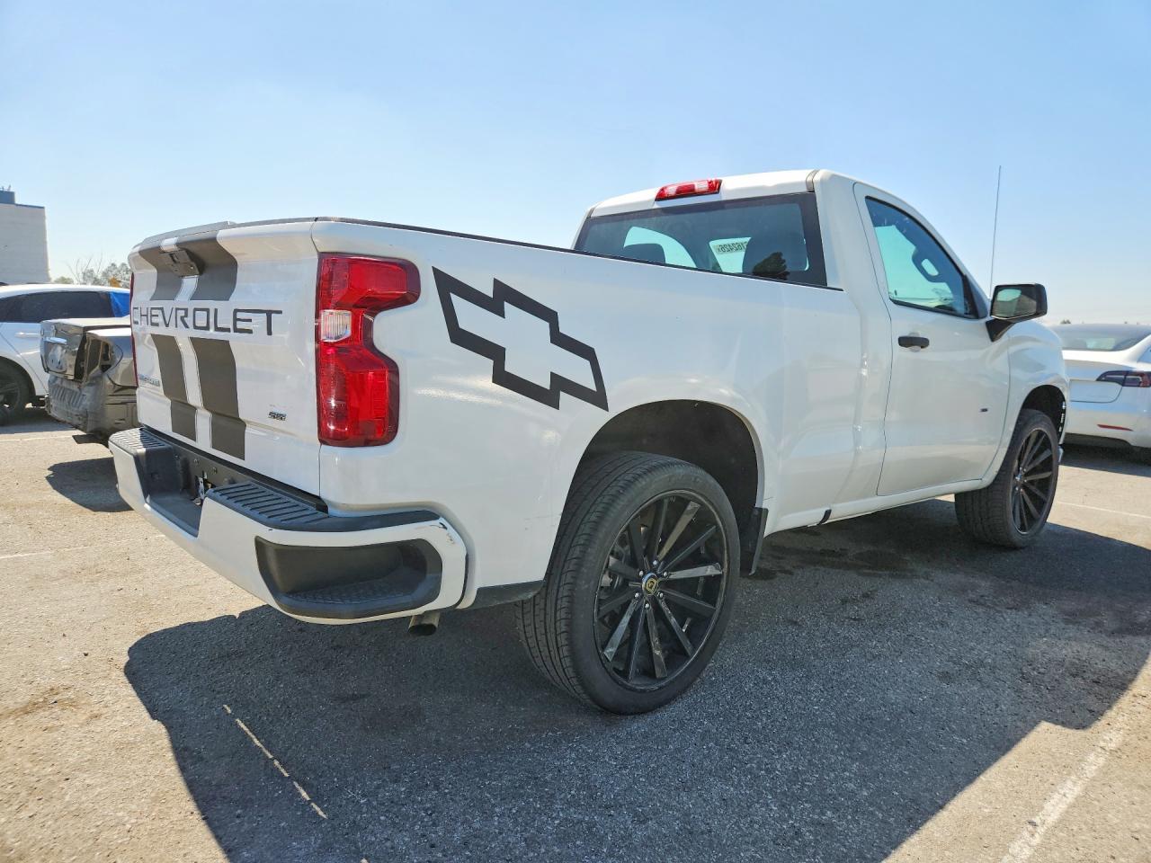 2021 Chevrolet Silverado C1500 - Фото 3