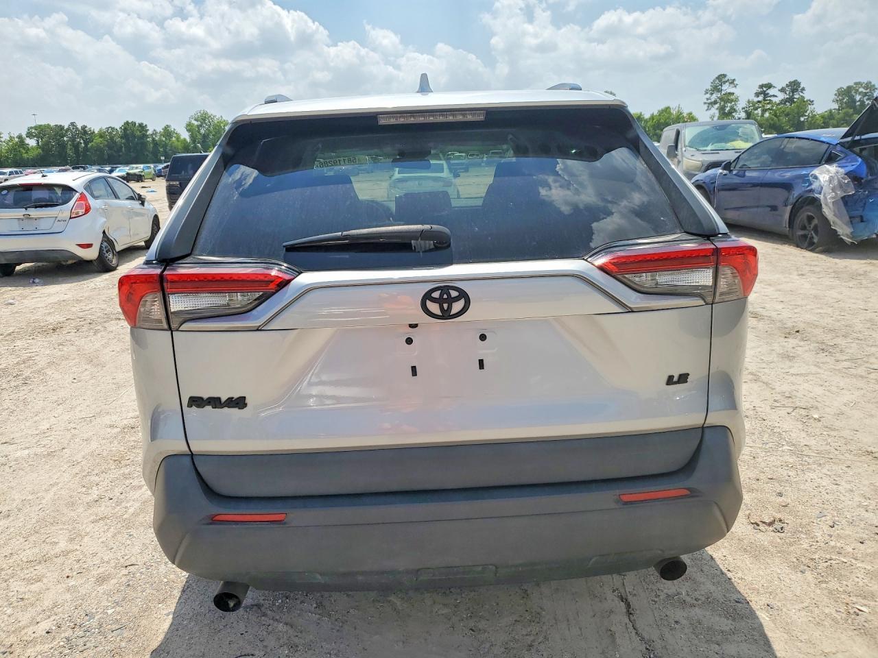 2021 Toyota Rav4 Le - Фото 6