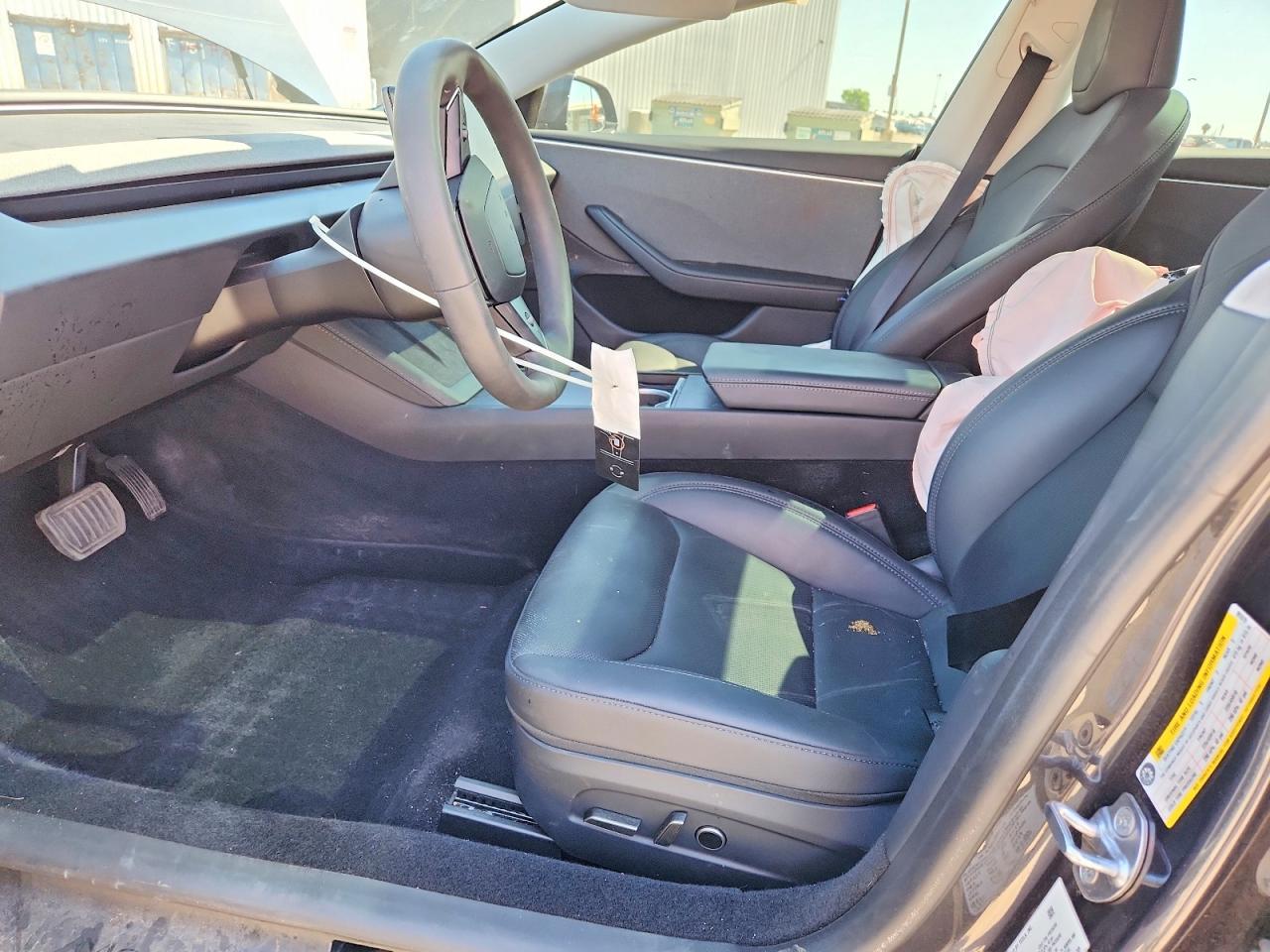 2025 Tesla Model 3 - Фото 7