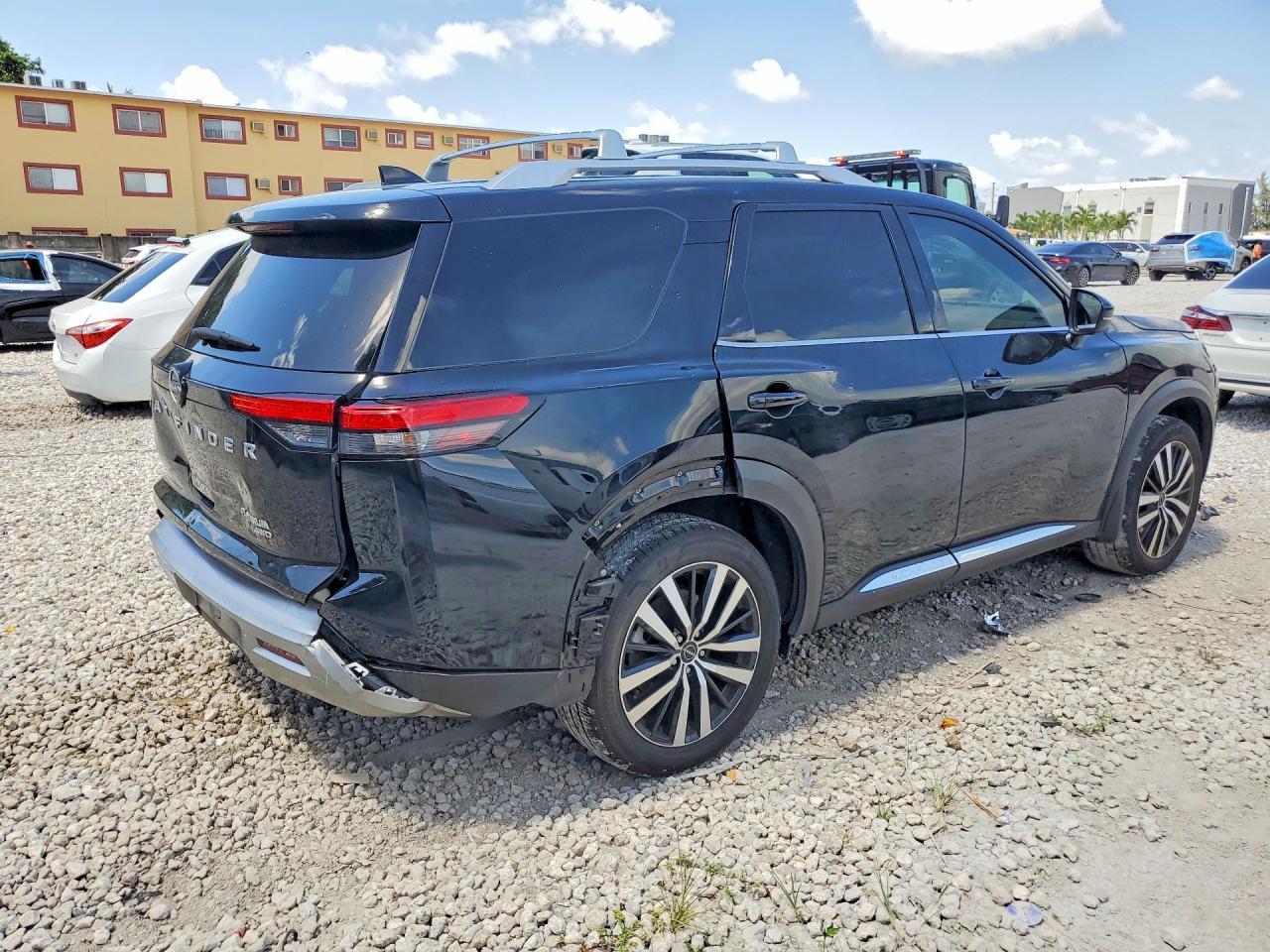2025 Nissan Pathfinder Platinum - Фото 3
