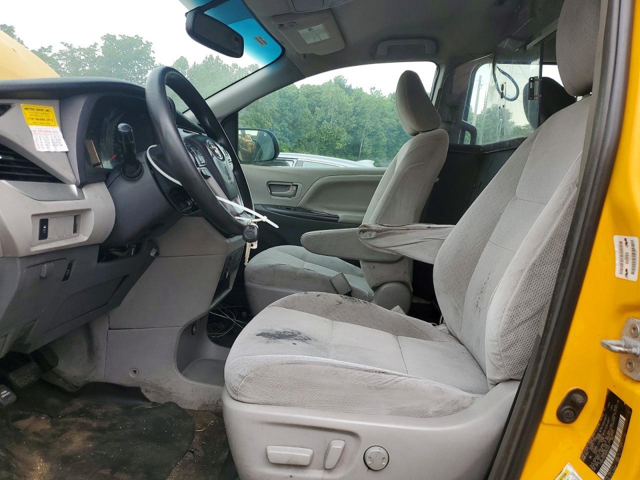 2016 Toyota Sienna Le - Image 7
