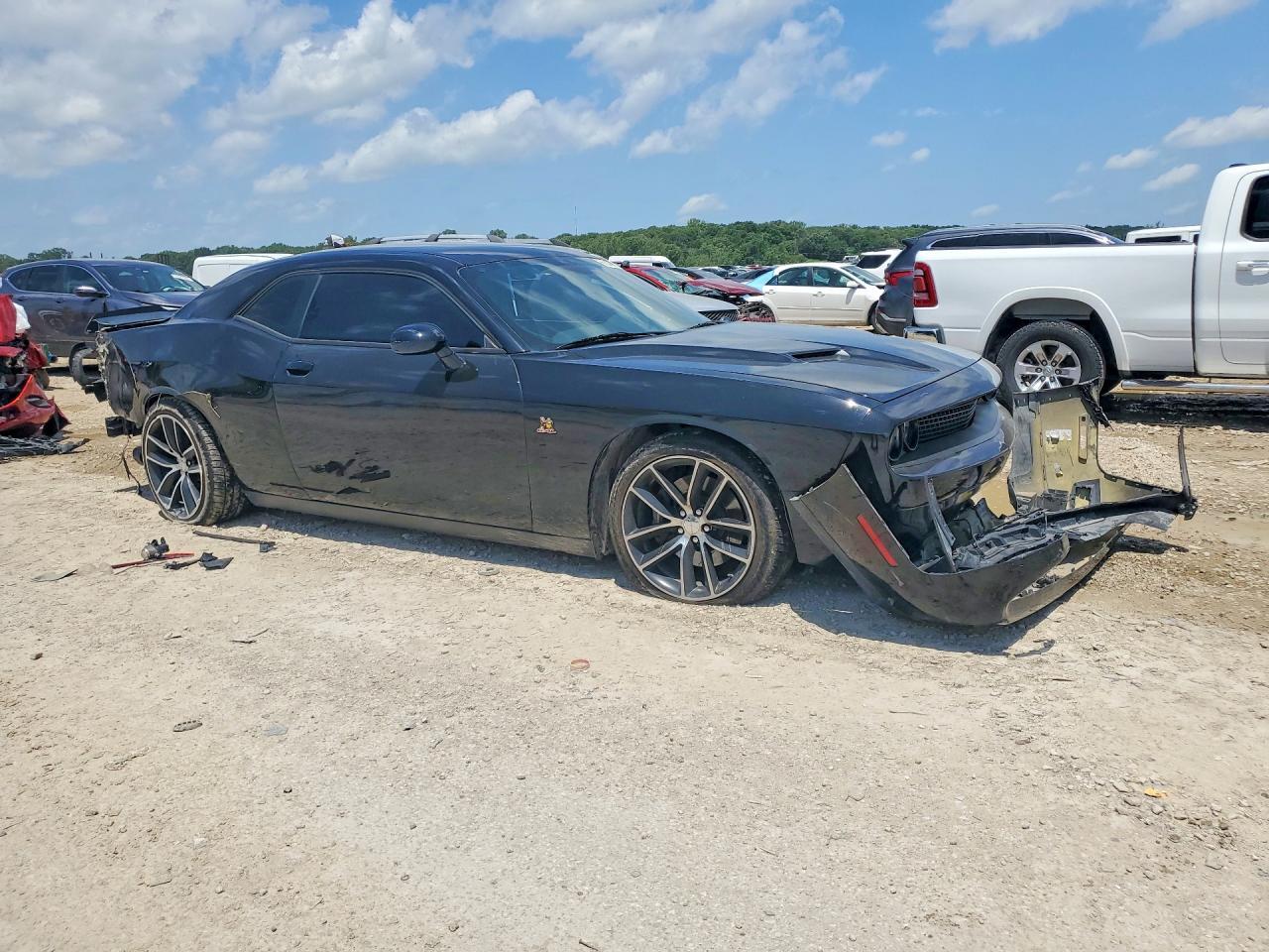 2015 Dodge Challenger R - Image 4