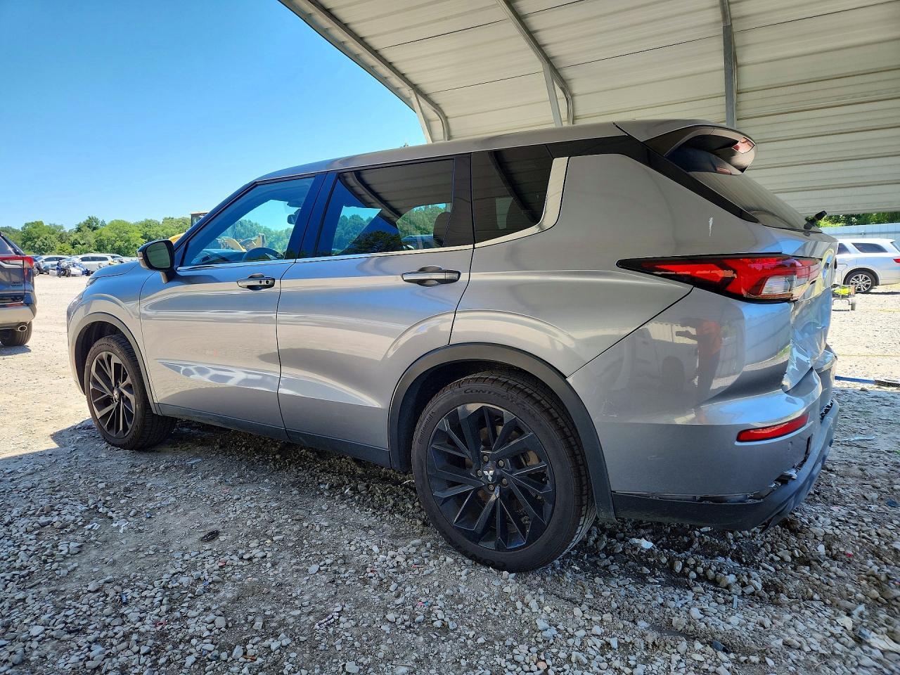 2022 Mitsubishi Outlander Se - Image 2
