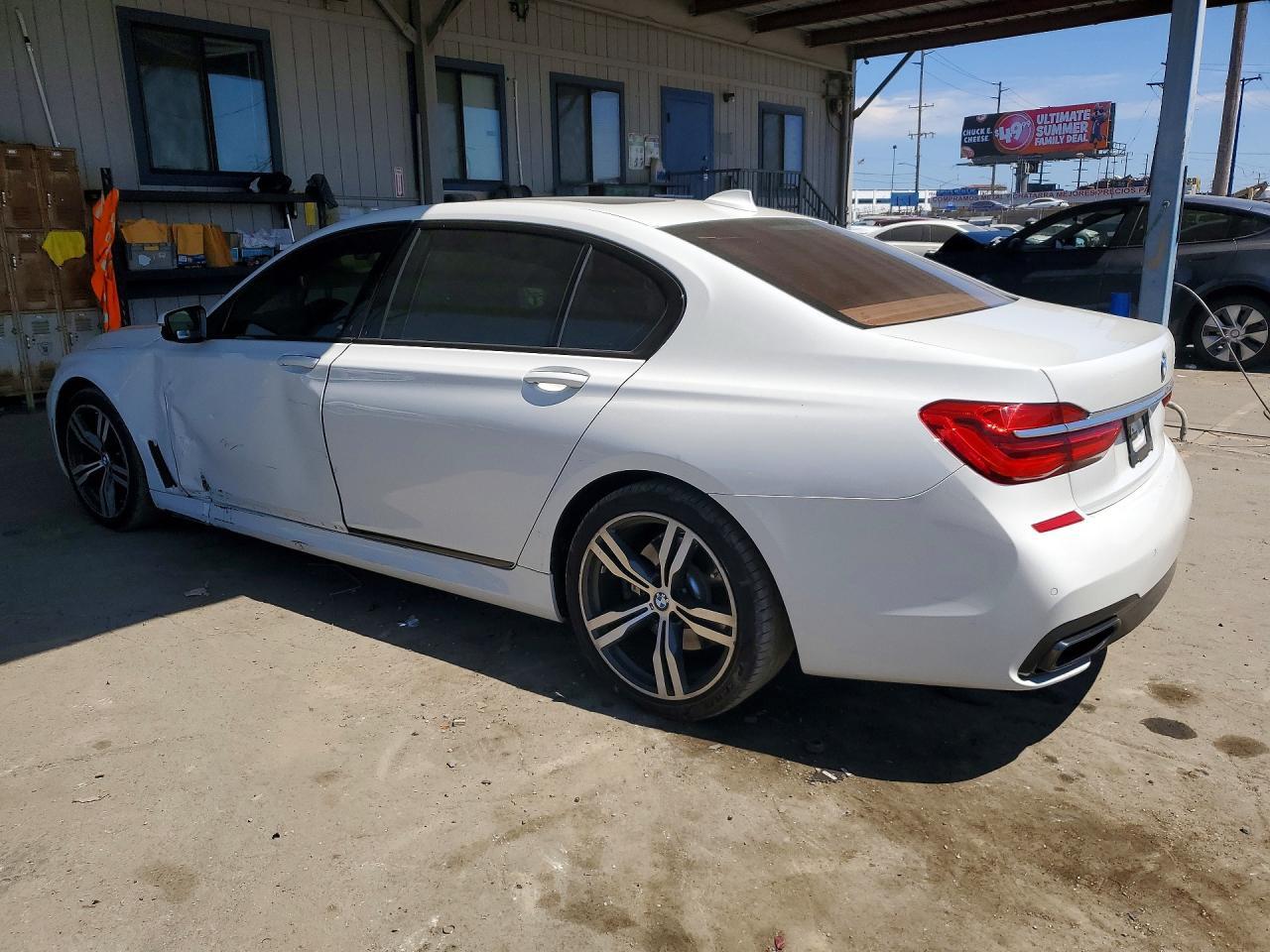 2016 BMW 740 I - Фото 2