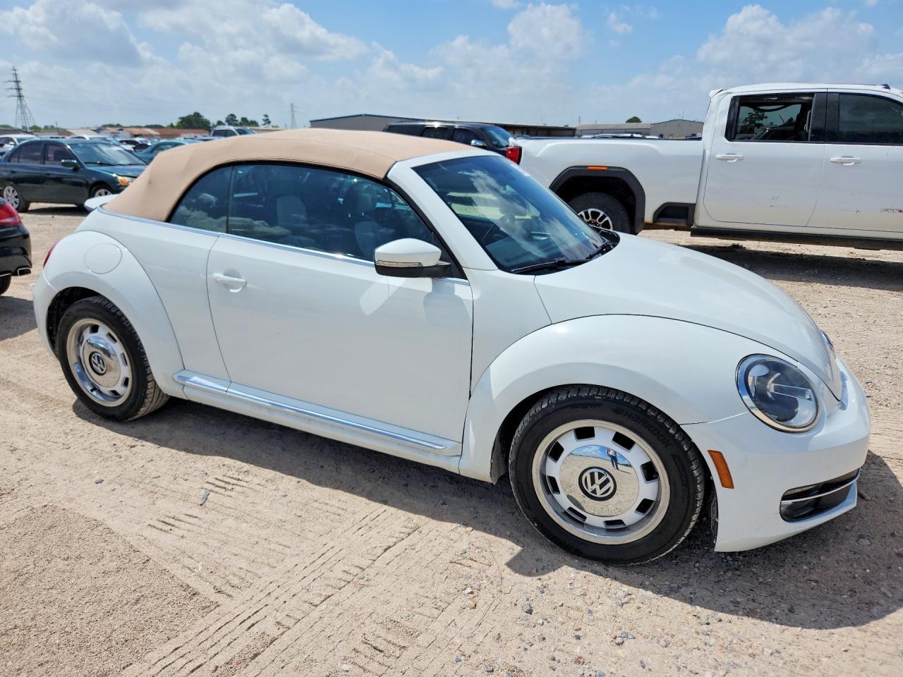 2018 Volkswagen Beetle S - Image 4