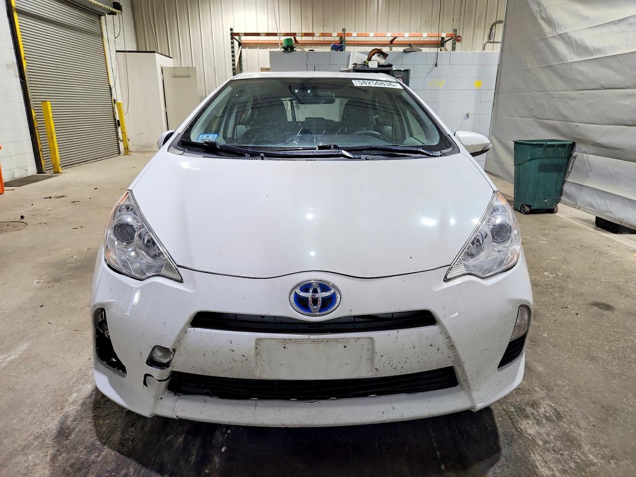 2014 Toyota Prius C Two - Фото 5