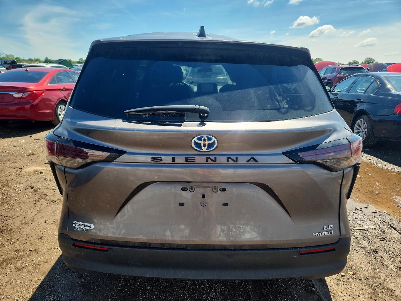 2024 Toyota Sienna Le - Image 6