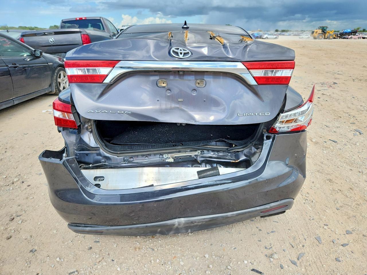 2014 Toyota Avalon Limited - Image 6