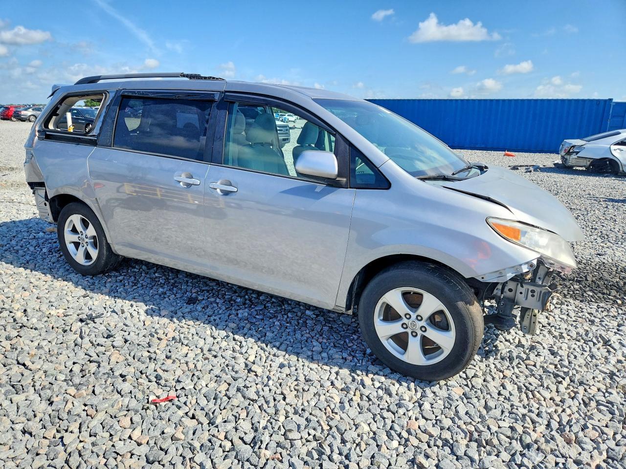 2015 Toyota Sienna Sport - Фото 4