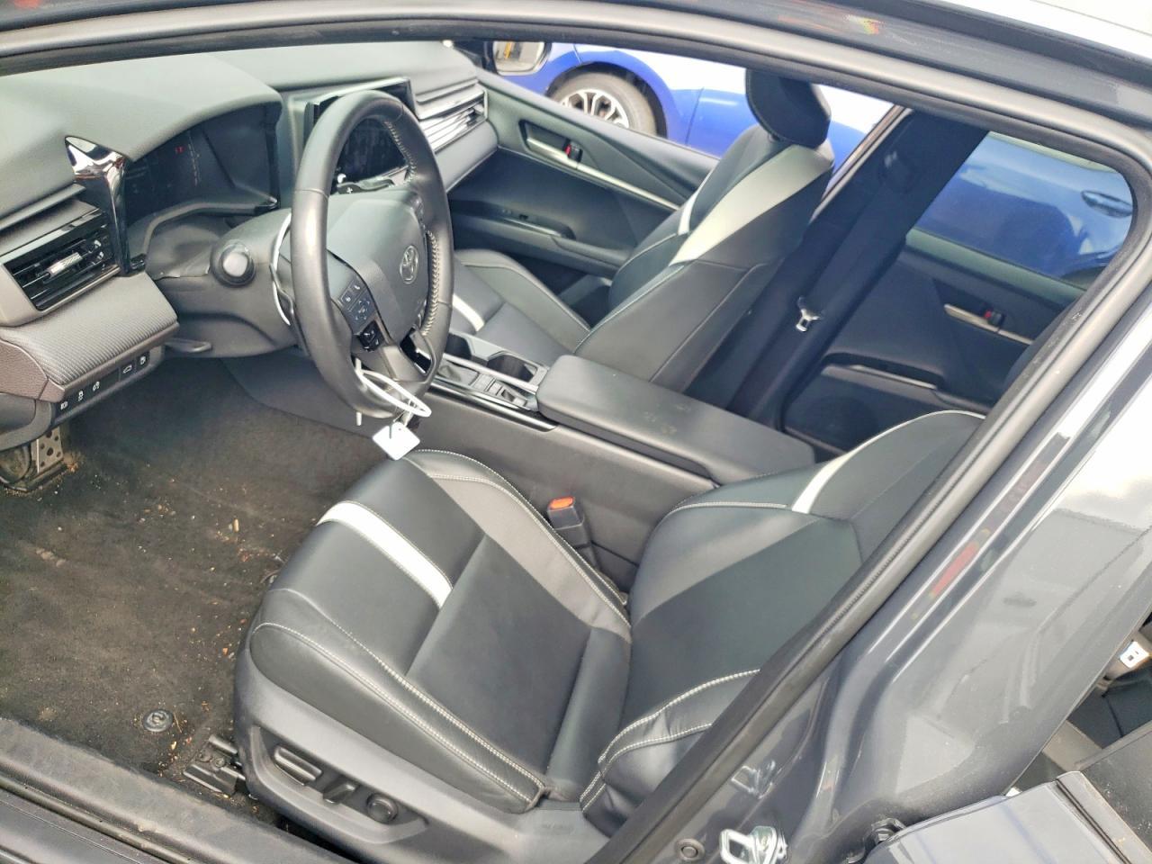 2025 Toyota Camry Se - Image 7