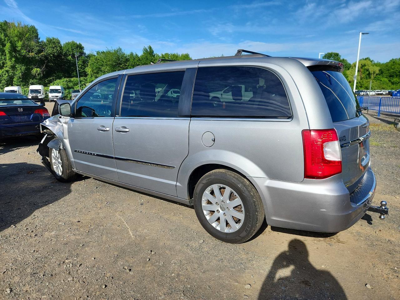 2014 Chrysler Town & Country Touring - Фото 2