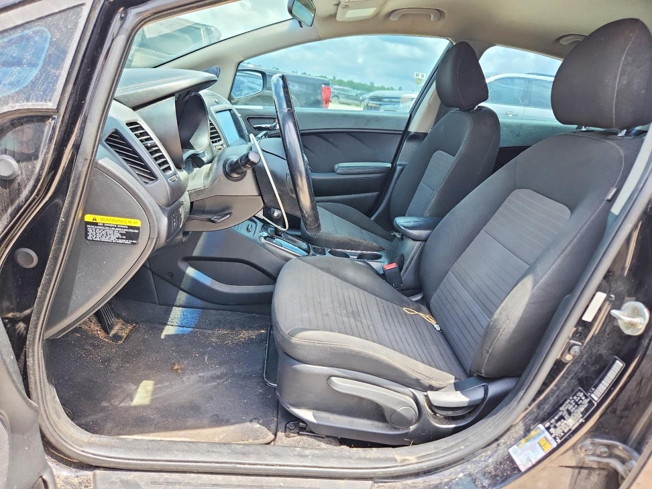 2018 Kia Forte S - Image 7
