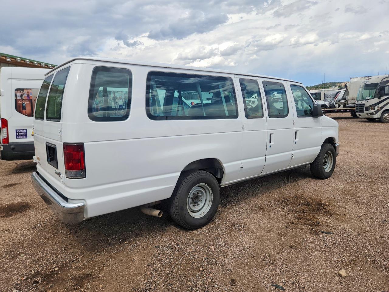 2011 Ford Econoline E350 Super Duty Wagon - Image 3