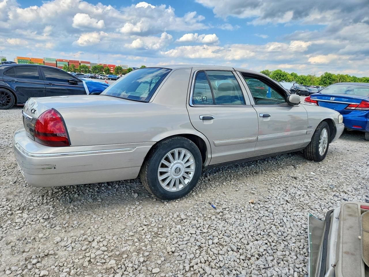 2010 Mercury Grand Marquis Ls - Фото 3