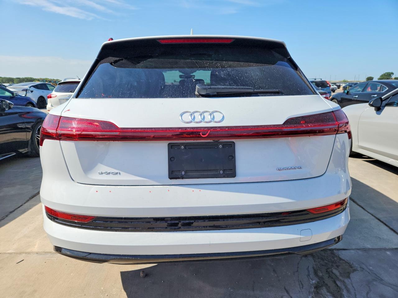 2022 Audi E-Tron Premium - Фото 6