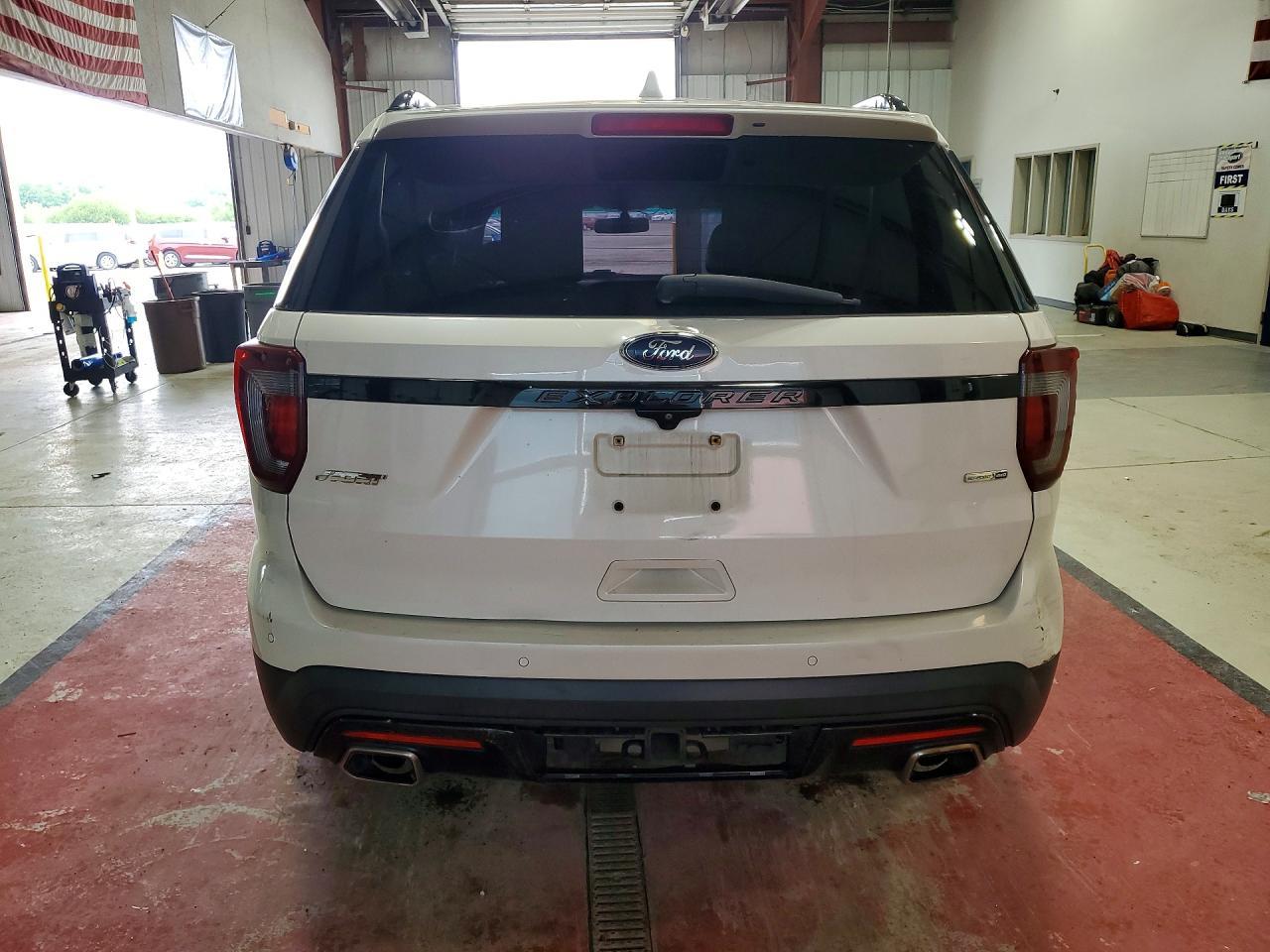 2017 Ford Explorer Sport - Фото 6