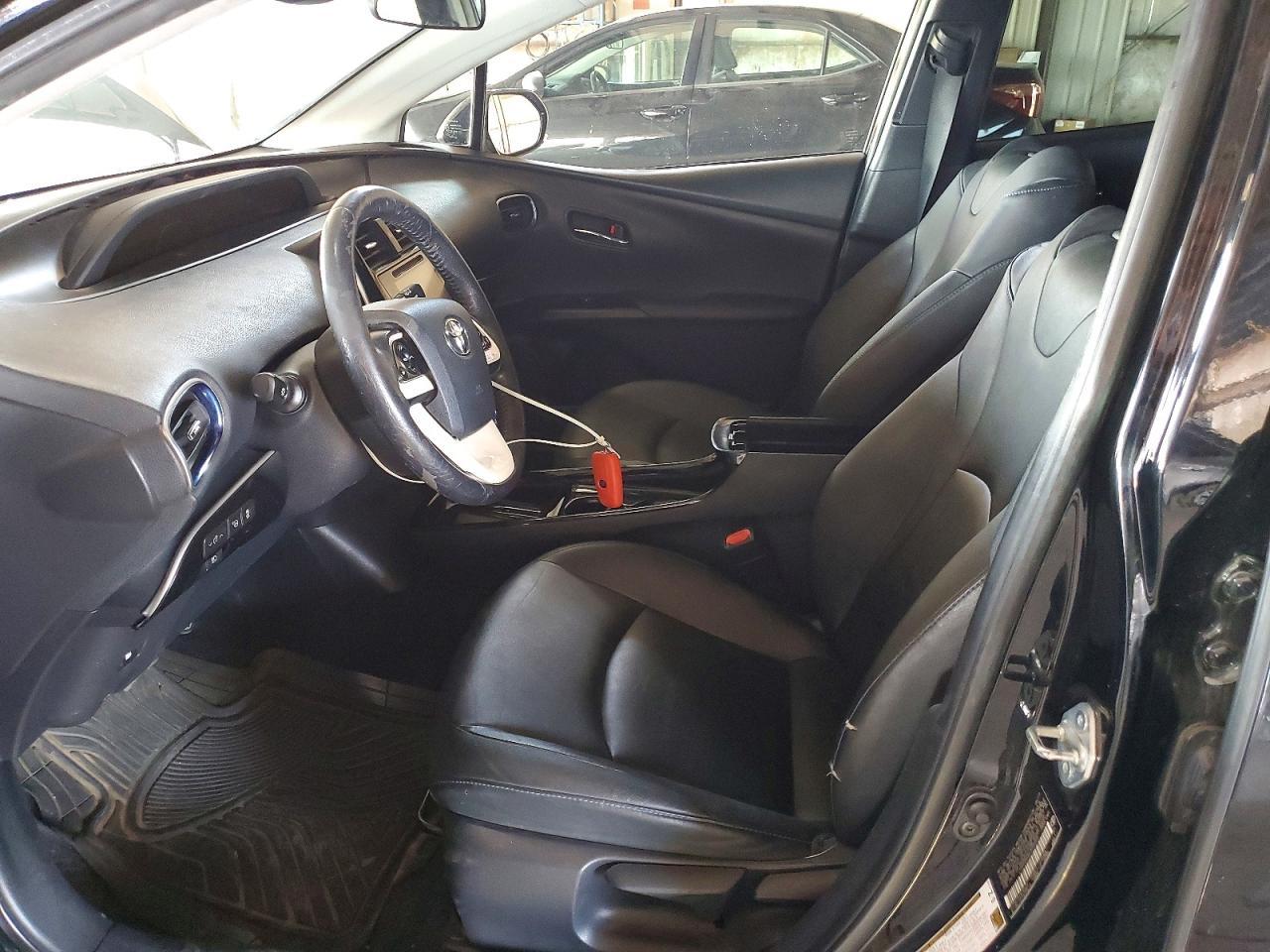 2017 Toyota Prius Three Touring - Фото 7