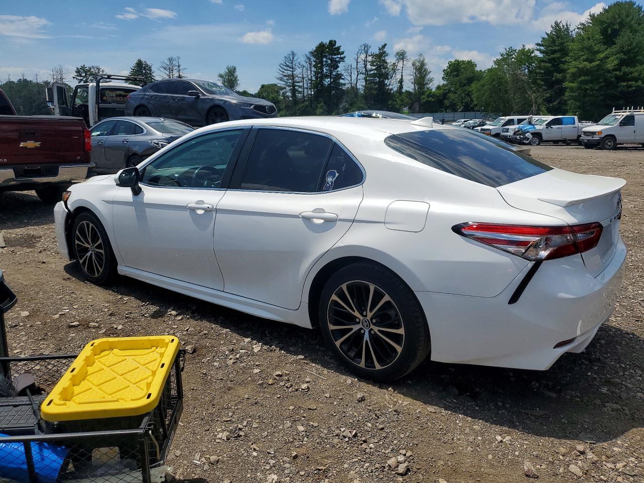2020 Toyota Camry Se - Фото 2