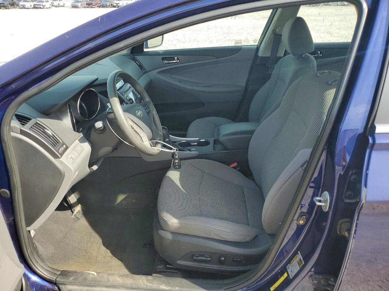 2011 Hyundai Sonata - Image 7
