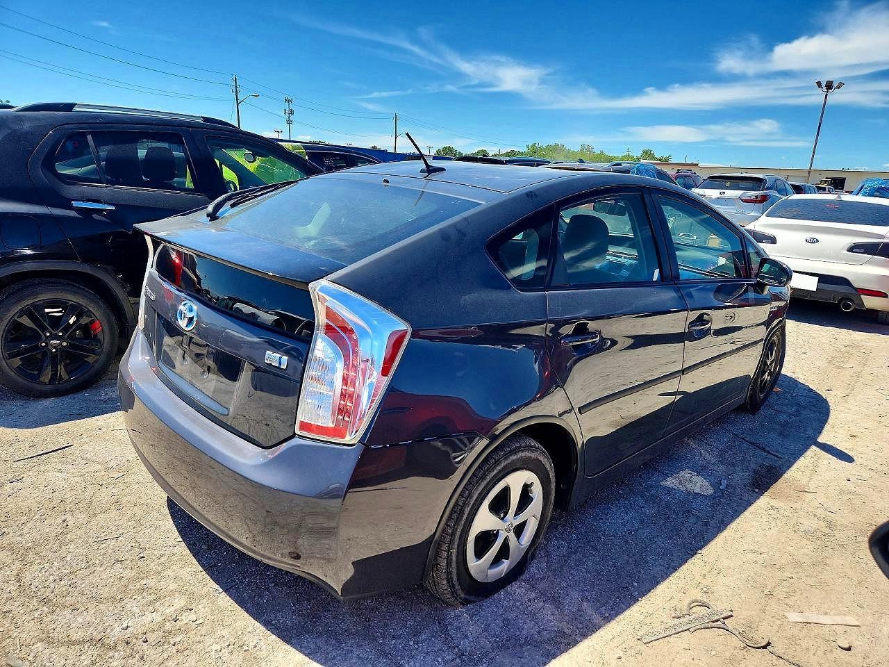 2015 Toyota Prius Three - Image 3