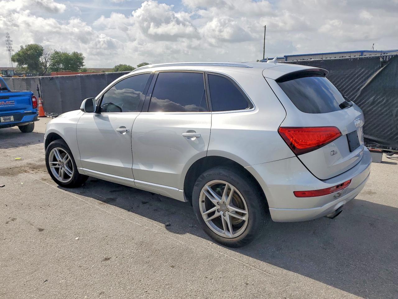 2013 Audi Q5 Premium Plus - Image 2