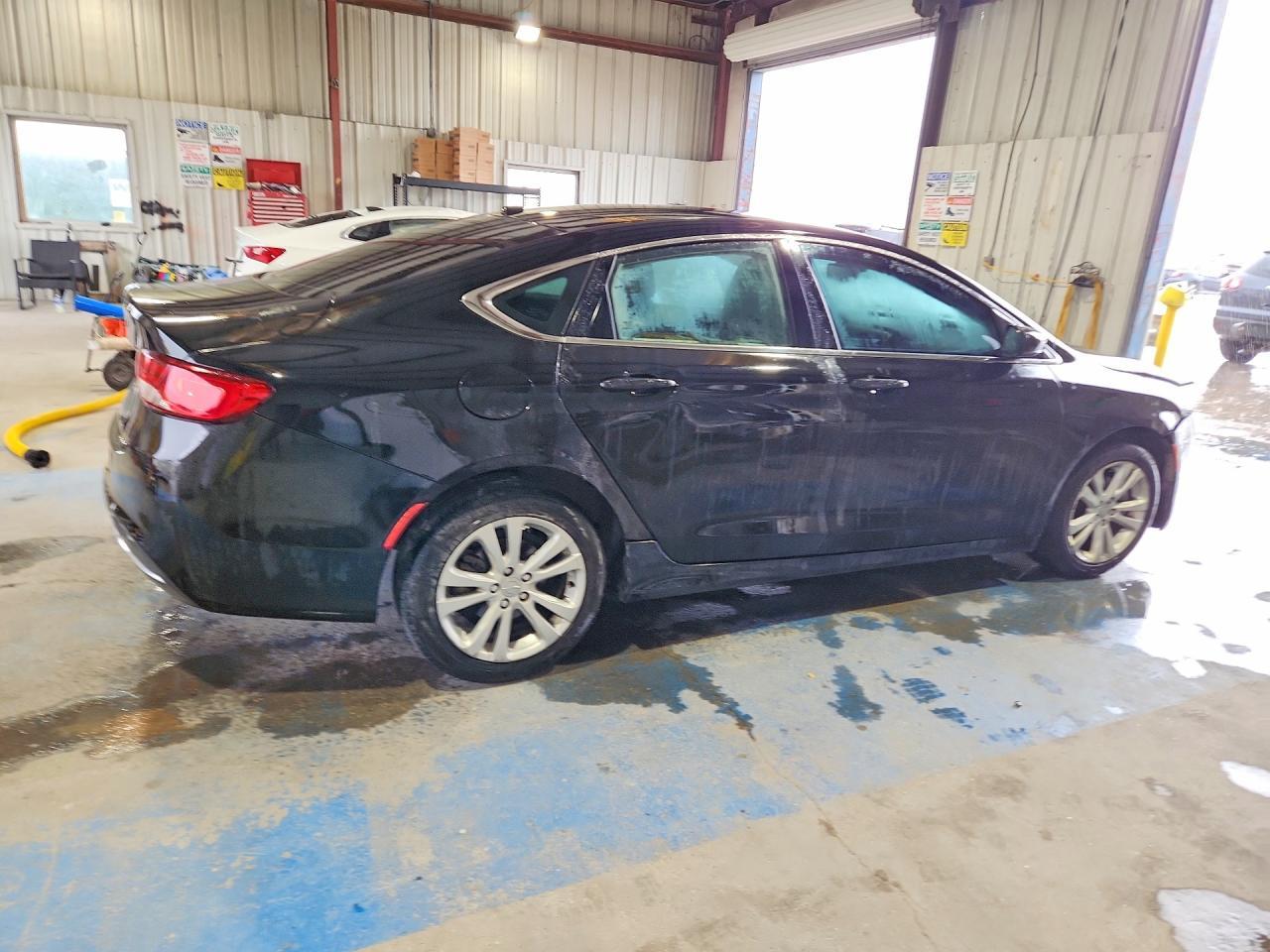 2015 Chrysler 200 Limited - Фото 3