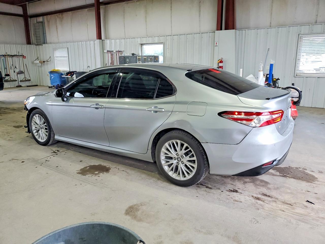 2018 Toyota Camry Xle - Фото 2