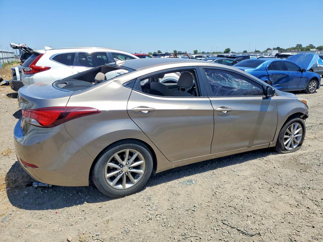 2016 Hyundai Elantra - Image 3