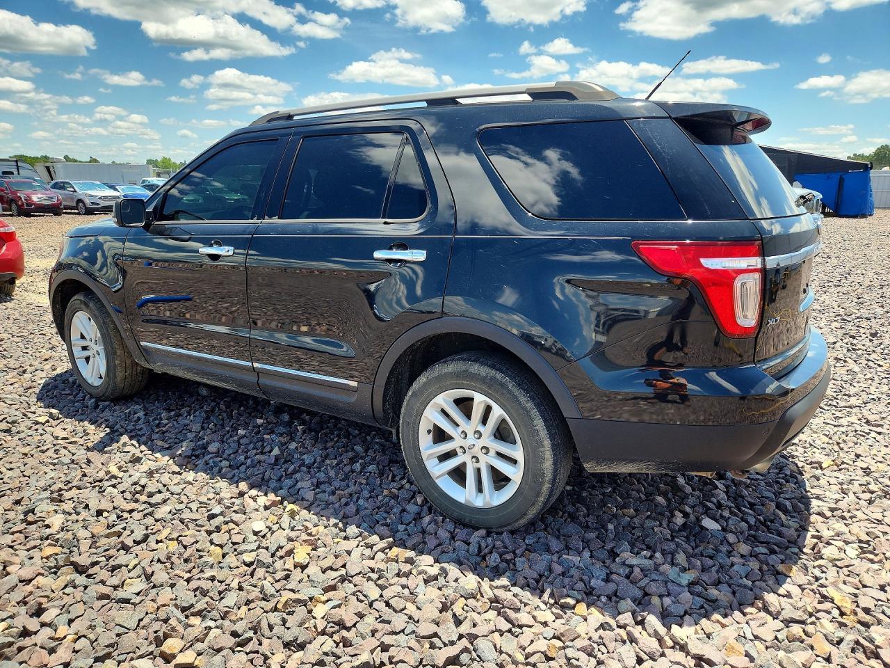 2015 Ford Explorer Xlt - Фото 2