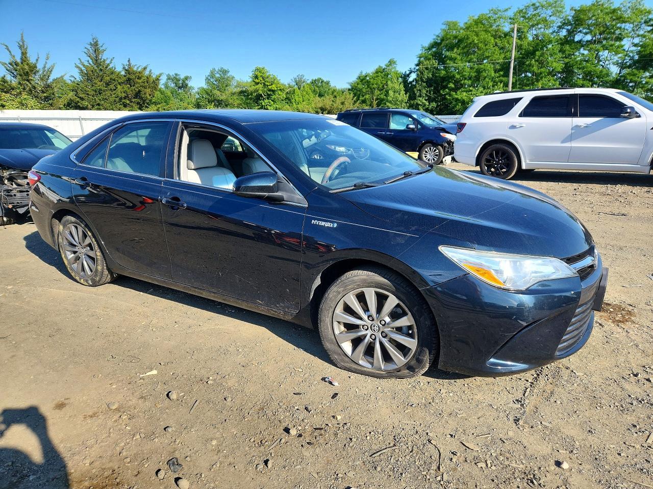 2015 Toyota Camry Hybrid - Image 4