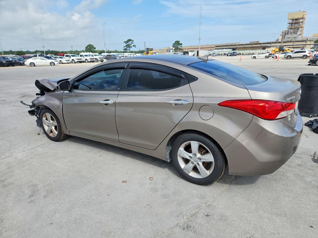 2013 Hyundai Elantra - Image 2