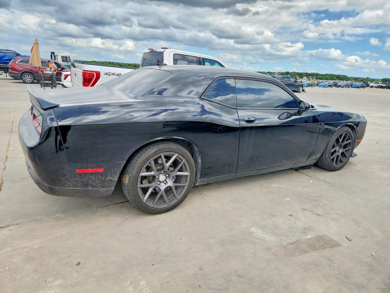 2016 Dodge Challenger R - Image 3