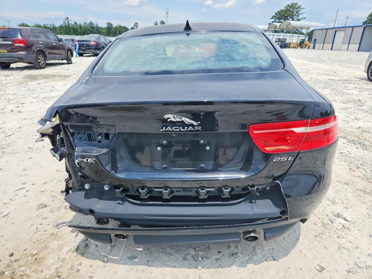 2018 Jaguar Xe Premium - Image 6