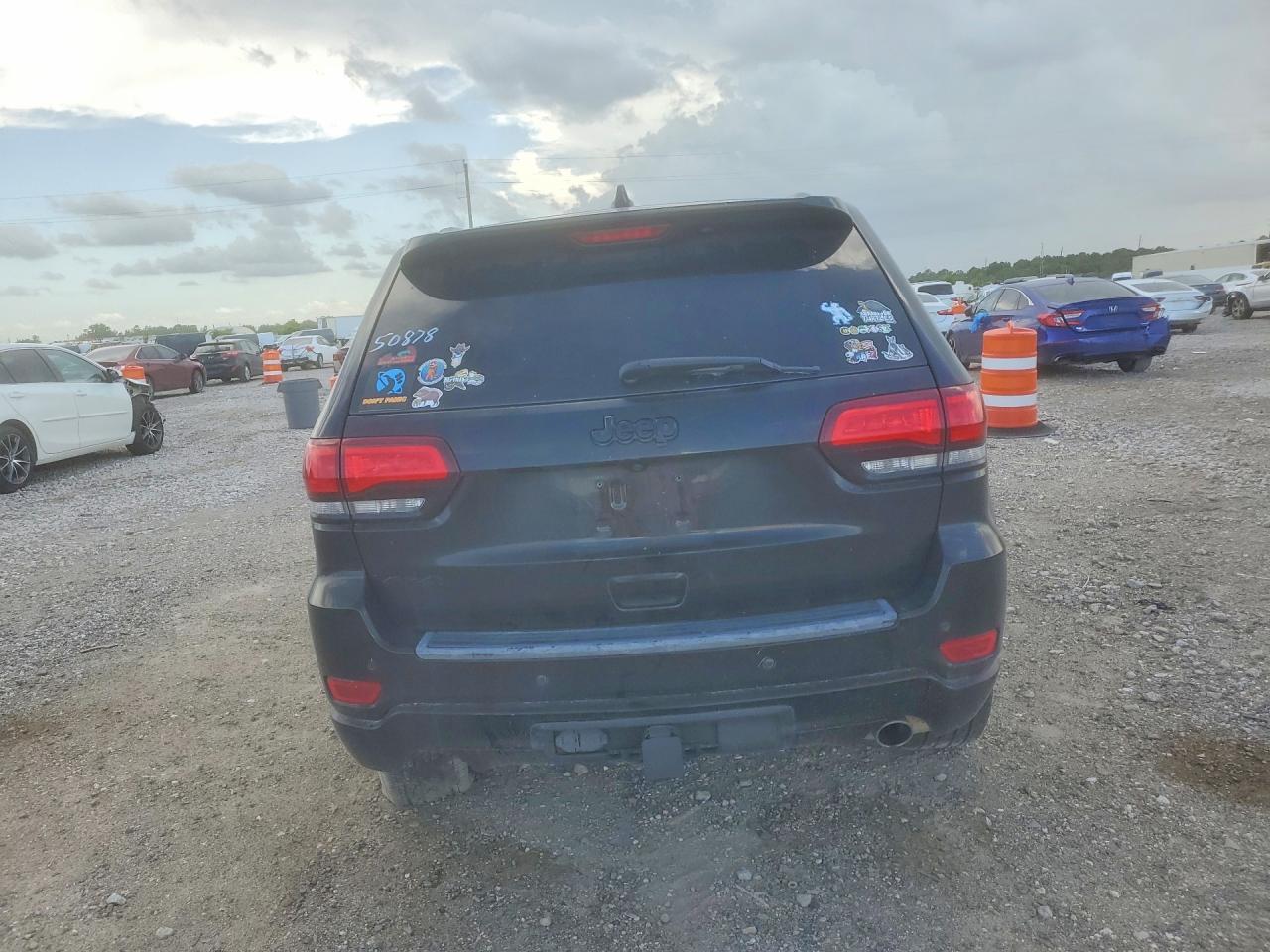 2020 Jeep Grand Cherokee Laredo - Image 6