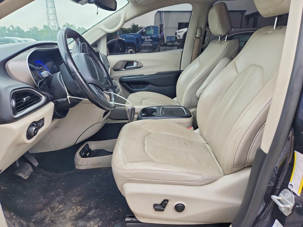 2021 Chrysler Pacifica Touring L - Image 7