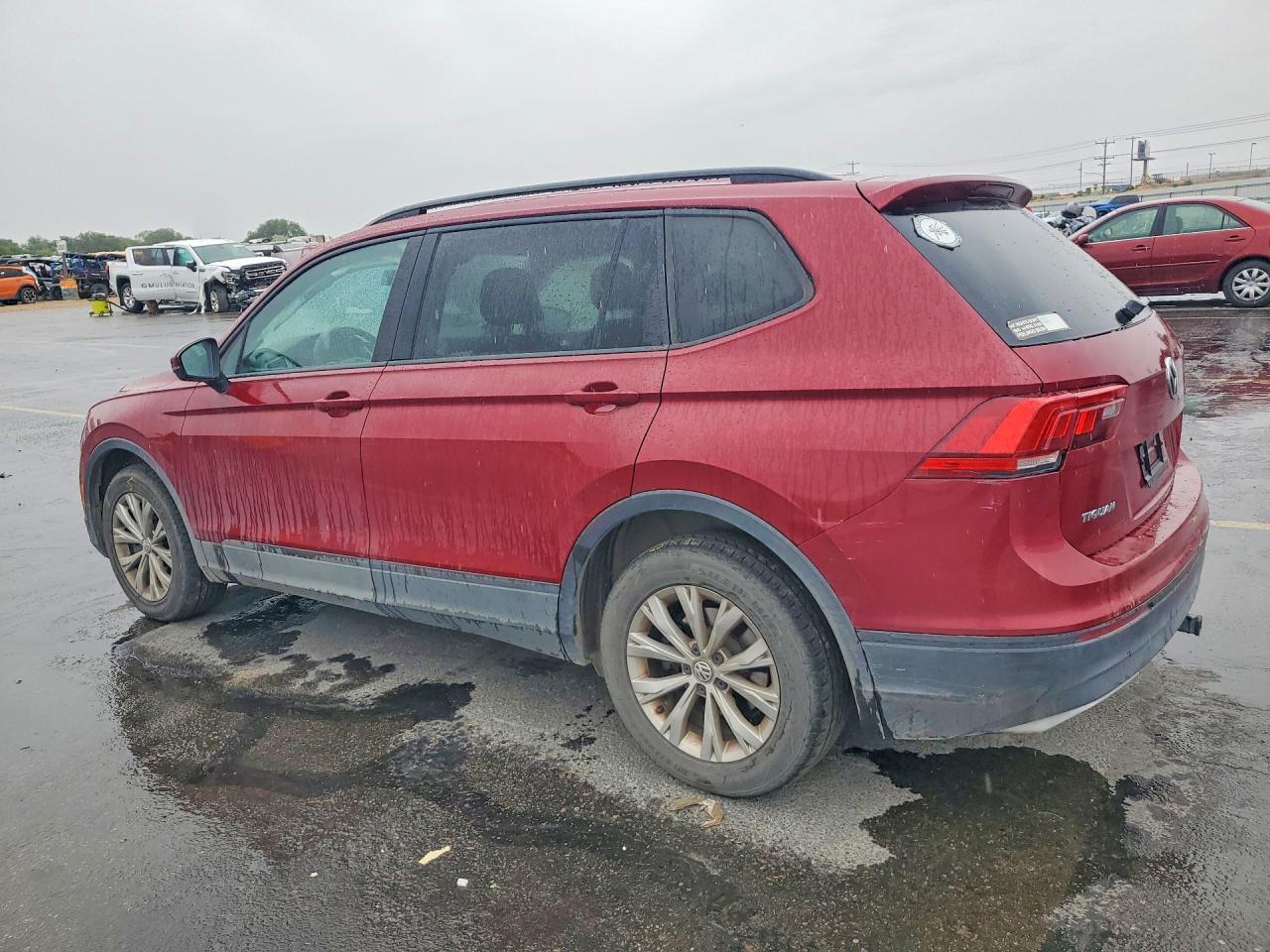 2018 Volkswagen Tiguan S - Фото 2