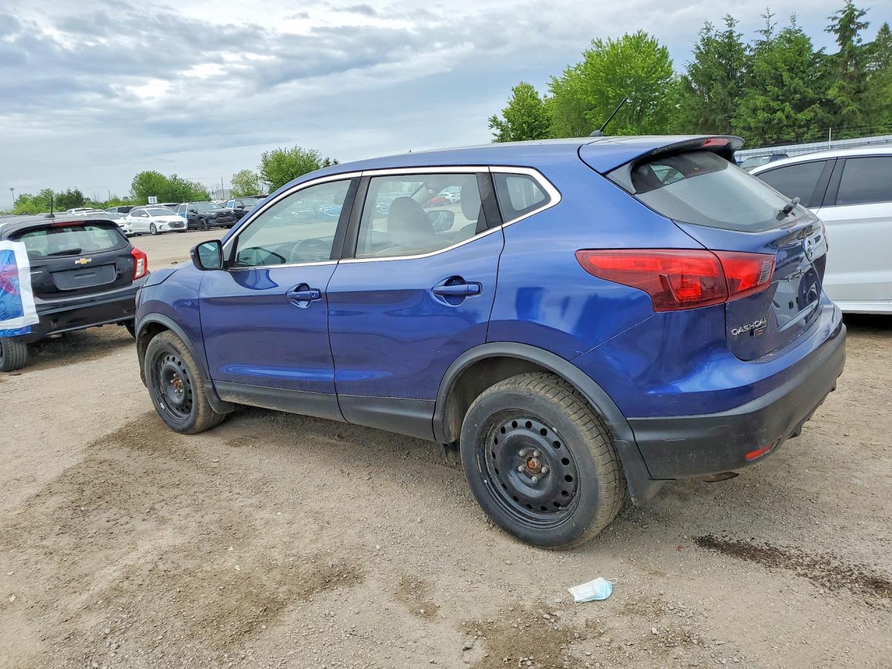 2018 Nissan Rogue Sport S - Image 2