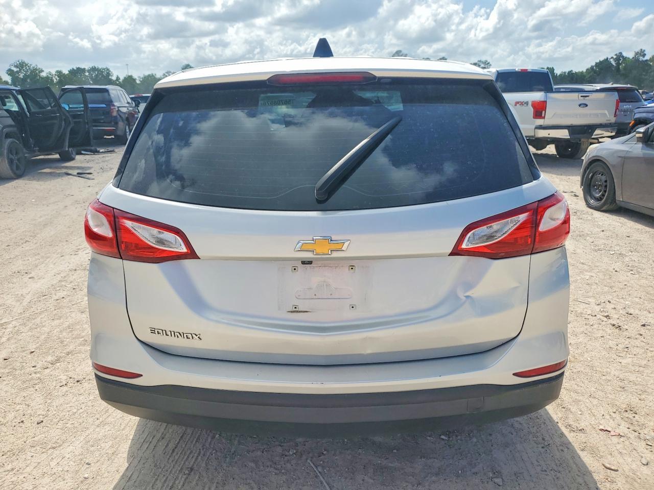 2020 Chevrolet Equinox Ls - Image 6